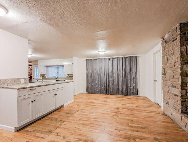 Building Photo - 13907 28th St NE