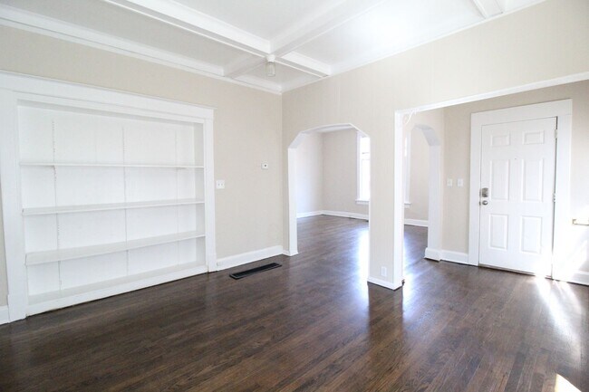 Building Photo - 307-309 W 38th St