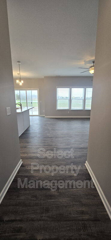 Foto del edificio - 8792 Elmont Cv