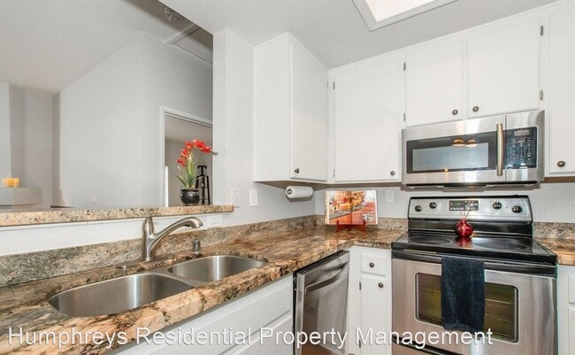 Building Photo - 2 br, 2 bath House - 2050 Camino De La Rei...
