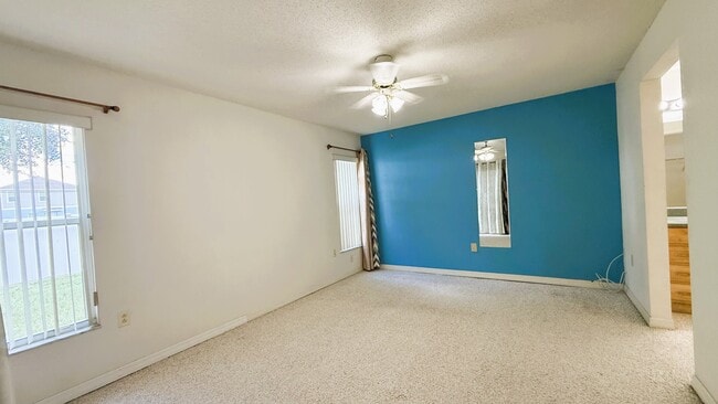 Building Photo - 260 Lake Suzanne Dr