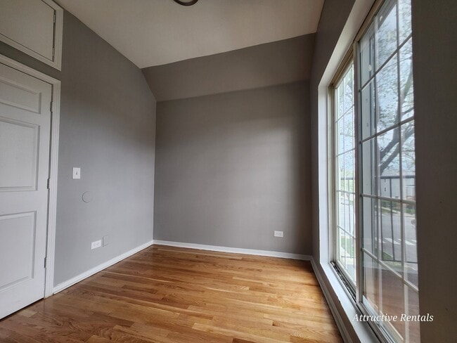 Photo - 5906 S La Salle St Apartment