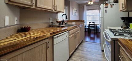 Building Photo - 2975 Bluegrass Ln