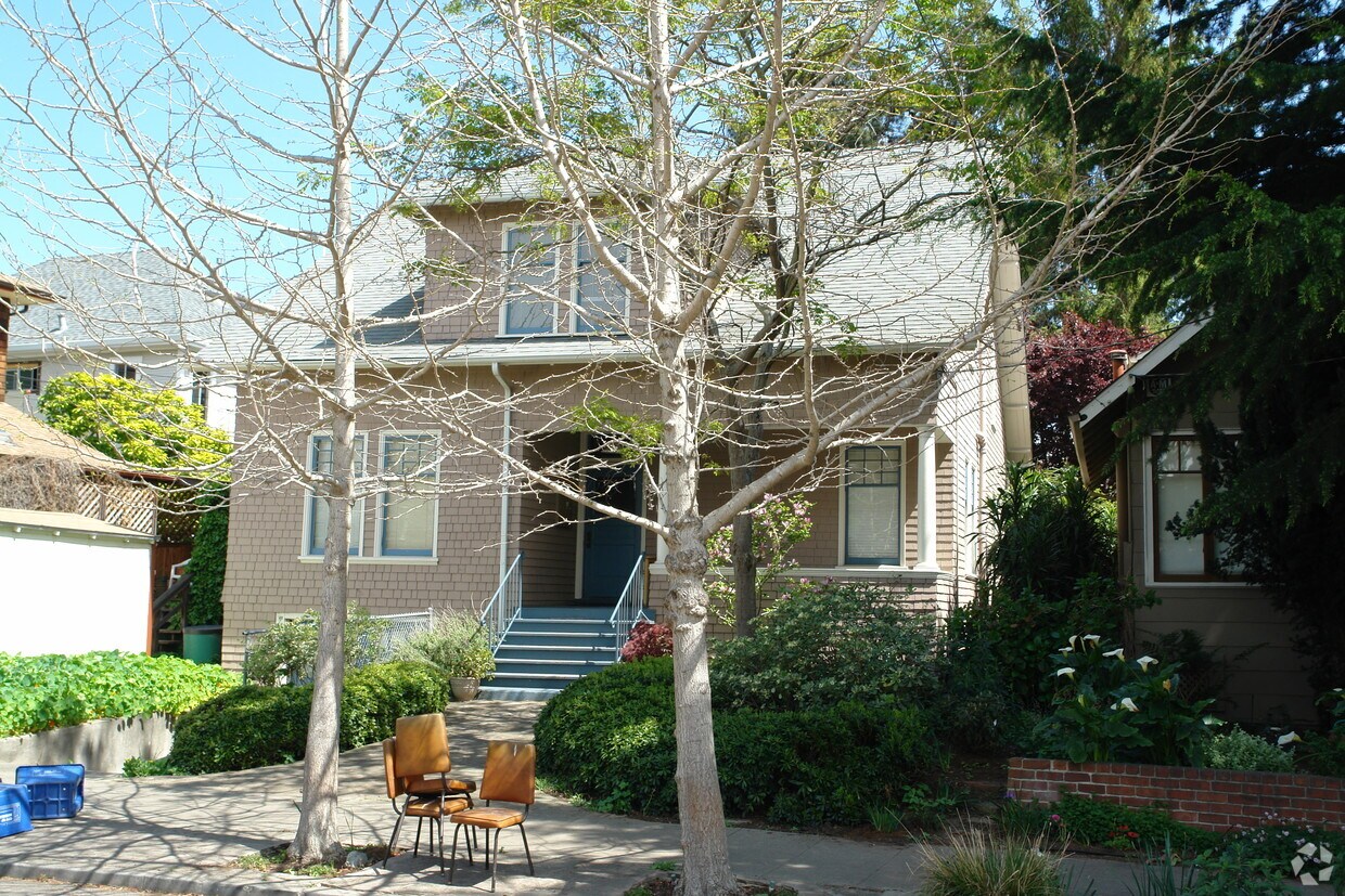 Building Photo - 2409 Jefferson Ave
