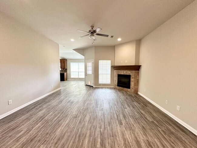 Foto del edificio - Charming home in Midway ISD.