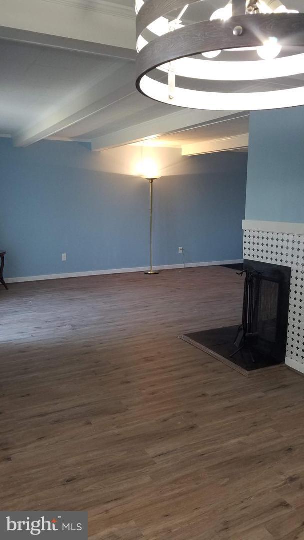 Foto del edificio - 8 Warren Lodge Ct