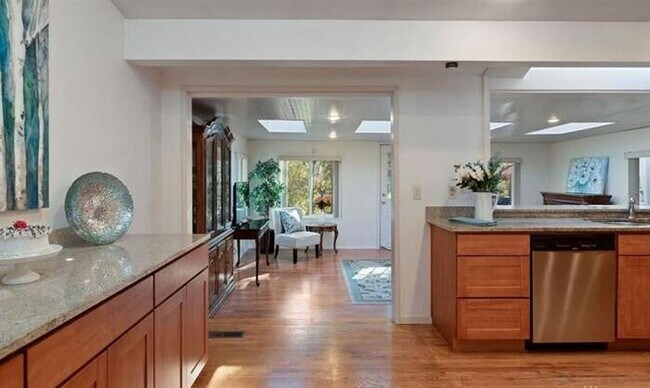 Foto del edificio - 8023 Yvonne Place Northwest, Silverdale, W...