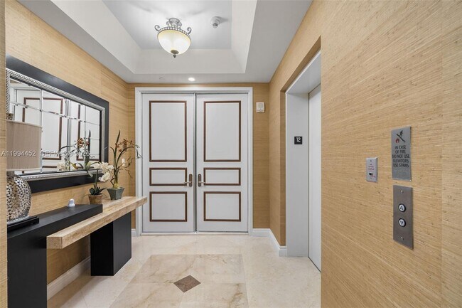 Foto del edificio - 16047 Collins Ave
