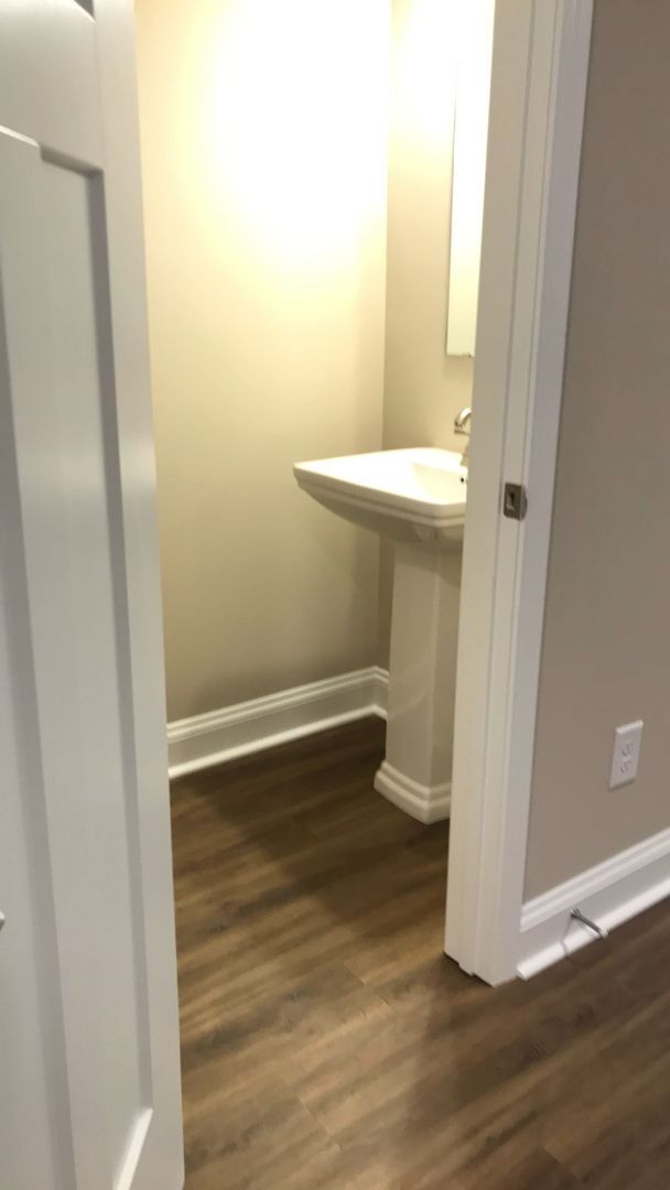 Foto del edificio - 124 Smallwood Rd