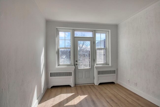 Building Photo - 4715 Chem. Queen Mary