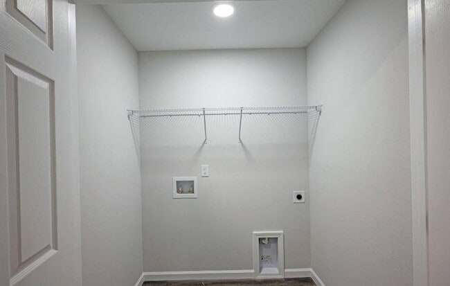 Building Photo - 8034 Macinnes Dr