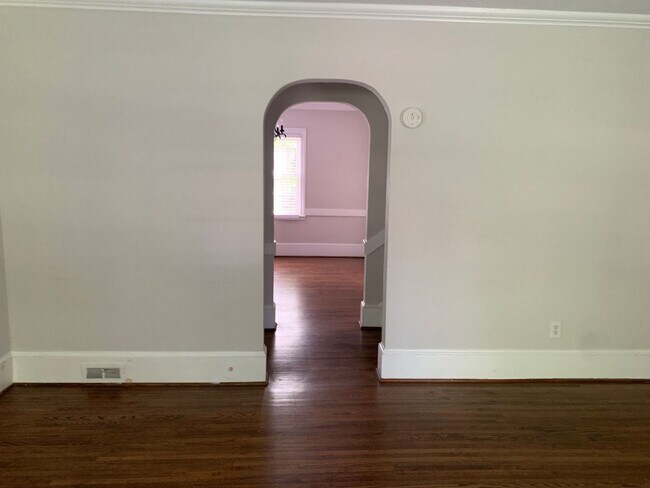Building Photo - Beautiful Two Bedroom Duplex in Myers Park!!