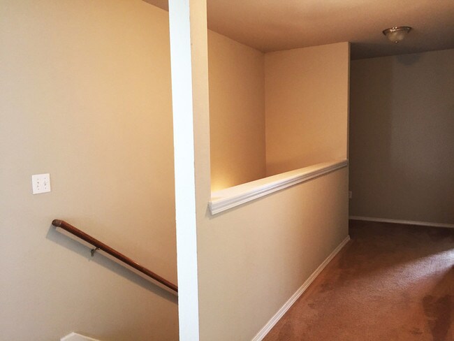 Building Photo - Beautiful 3 BR 2.5 BATH in Broken Arrow!