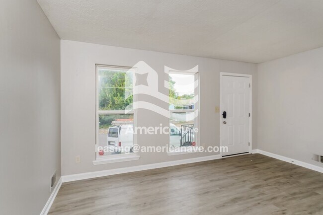 Foto del edificio - 2116 Griffiths Ave