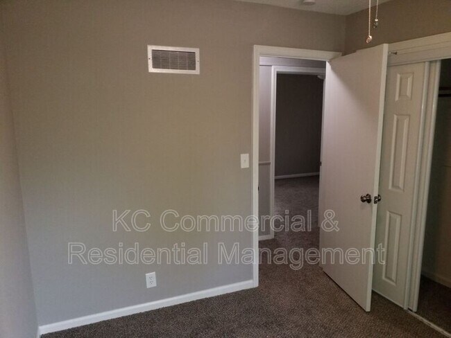 Foto del edificio - 13205 Craig Ave