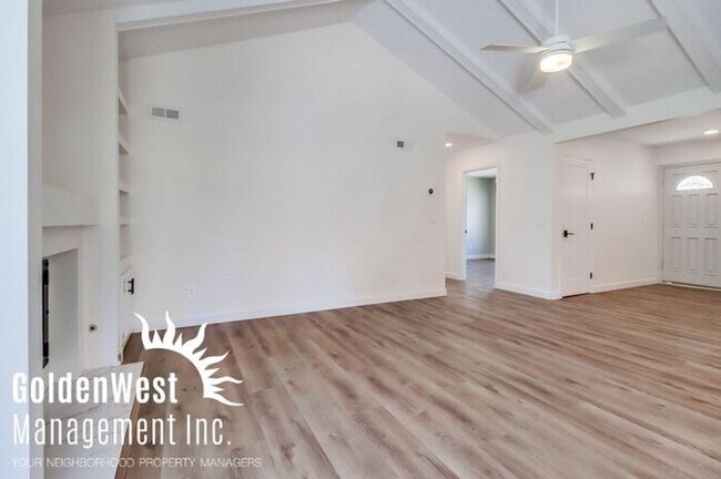 Building Photo - Stunning 3Bdm 2Ba home!