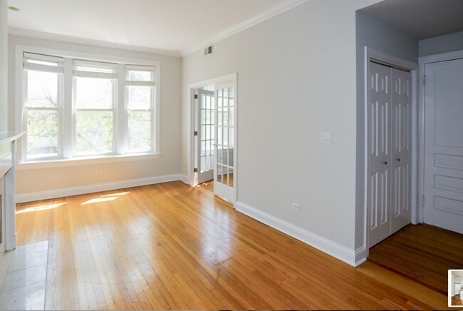 Building Photo - 1411 W Byron St