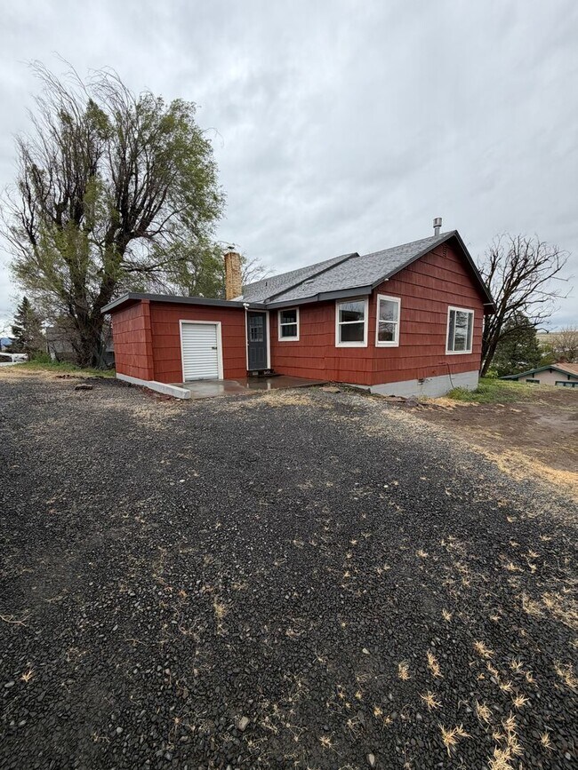 Foto del edificio - Cozy 2 bedroom 1 bath updated home!