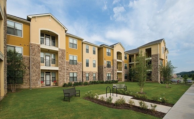 University House Fayetteville Apartments Fayetteville