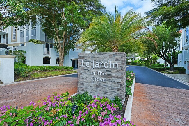Foto del edificio - 7370 Orangewood Ln