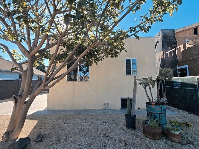 Front - 838 E 76th St