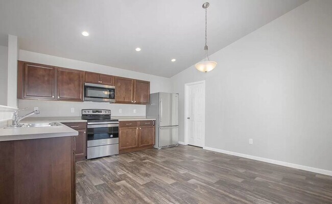 Foto del edificio - Newer Kentwood Home for Lease May 15 Occupancy!