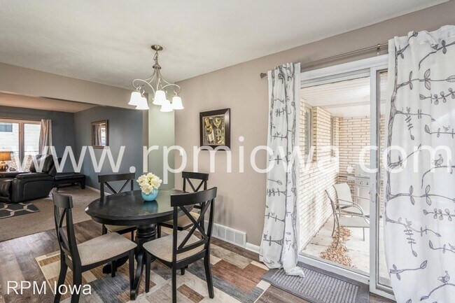 Building Photo - 3 br, 2 bath House - 2956 Hubbell Avenue
