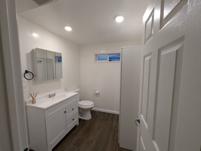 Building Photo - 7500 Yarmouth Ave