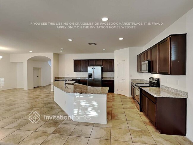 Building Photo - 1265 E Palomino Way