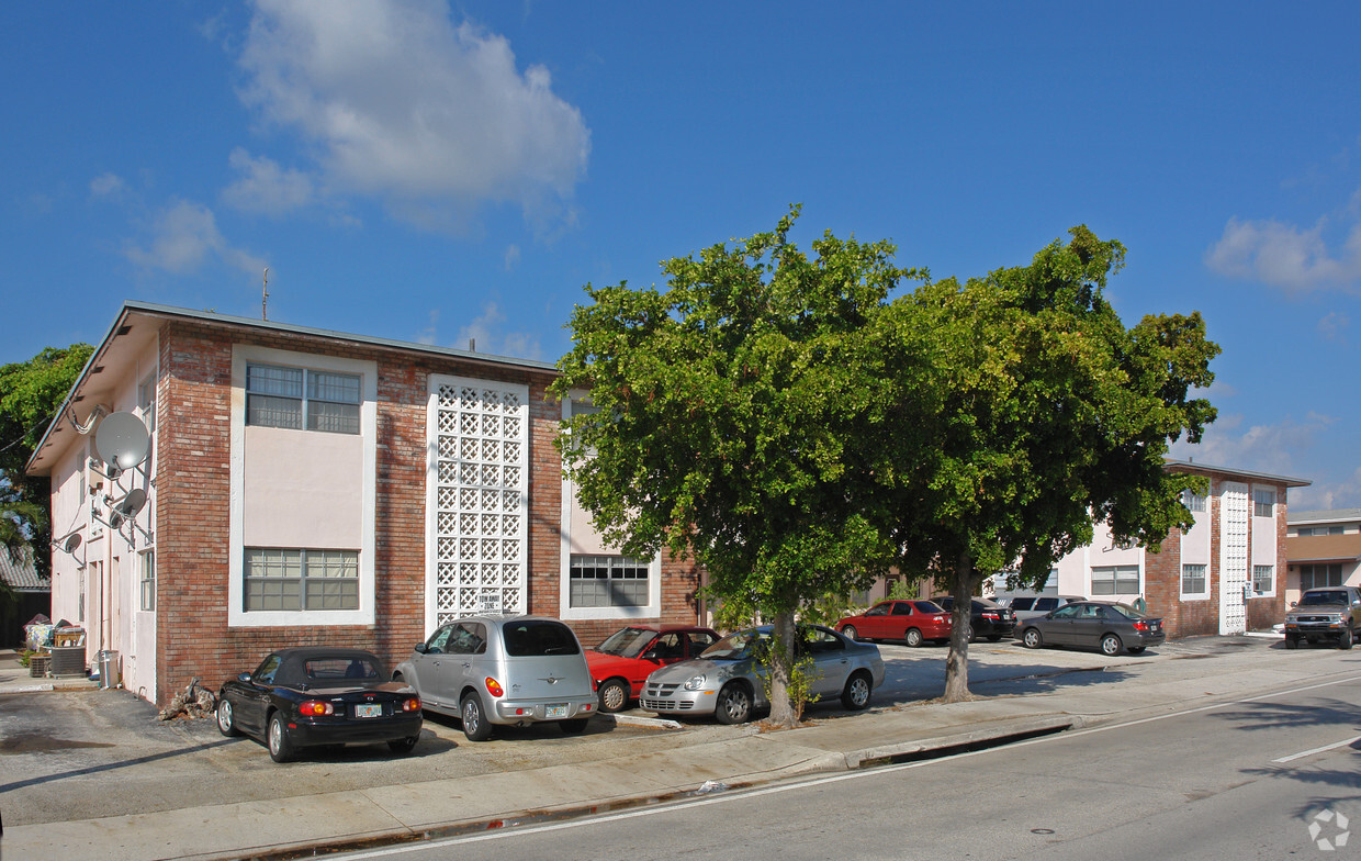 Building Photo - Isles East