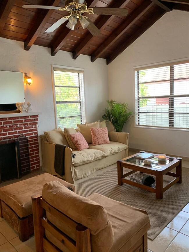 Building Photo - 1860 SW 17th Ter