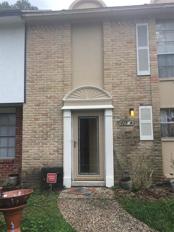 Building Photo - 425 Sunset Dr