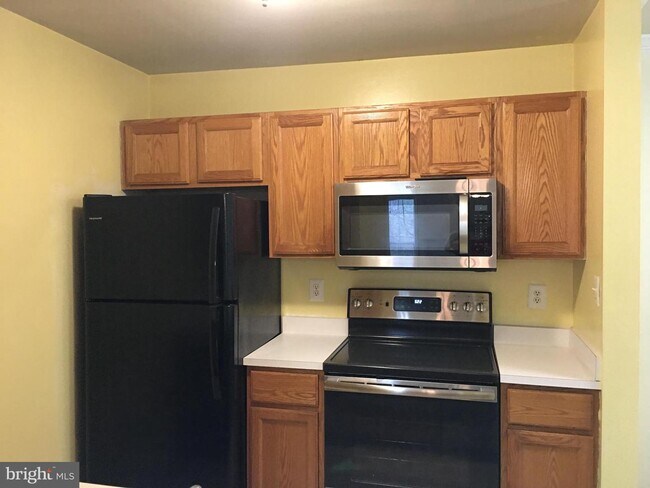 Building Photo - 1087 Hillside Lake Terrace