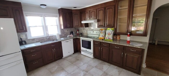 Building Photo - 2520 Madison Ave