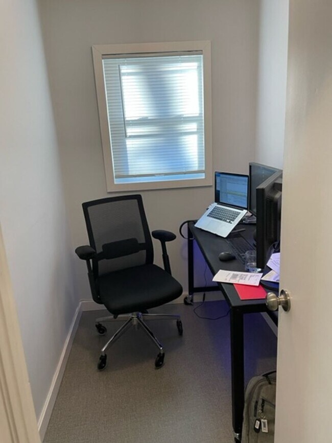 Foto del edificio - 4 bed/3bath-University Elementary School/I...