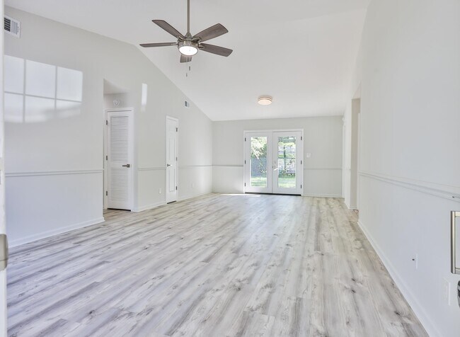 Building Photo - 2914 Temperance Dr