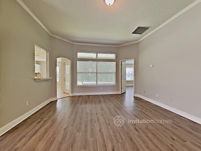 Foto del edificio - 300 Southlake Dr