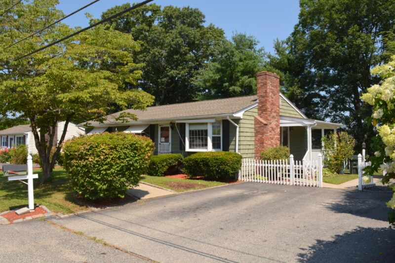 Primary Photo - 8 MacArthur Dr