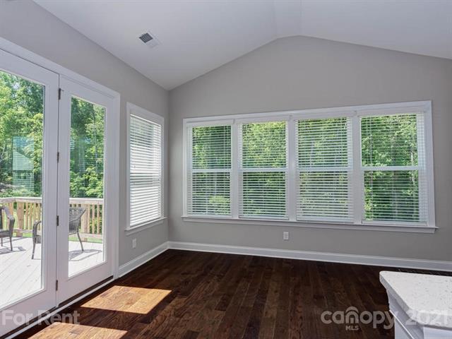 Foto del edificio - 14022 Salem Ridge Rd