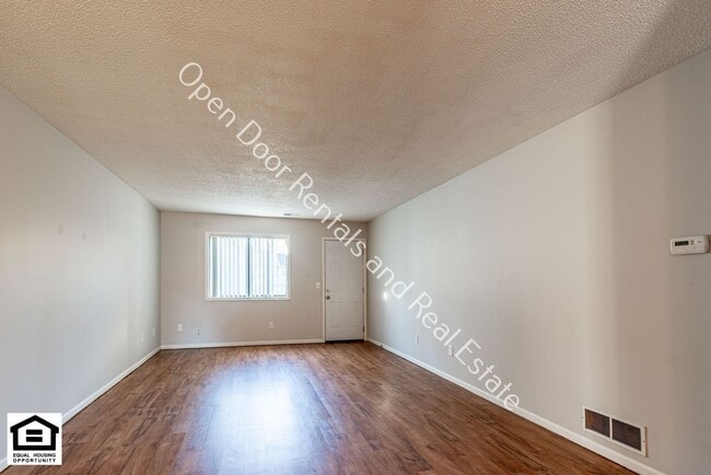 Foto del edificio - 4934/4936 Vermont Lane