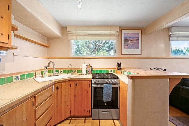 Building Photo - Furnished Museum Hill Casita