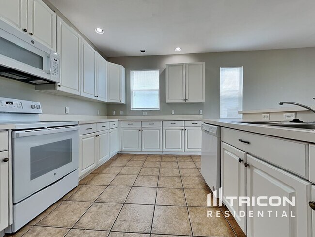 Building Photo - 8531 Pinetop Ridge Lane Brooksville FL