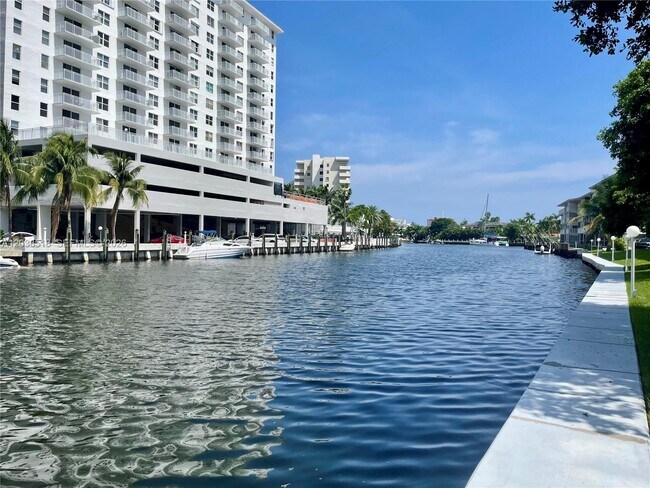 Foto del edificio - 450 Paradise Isle Blvd