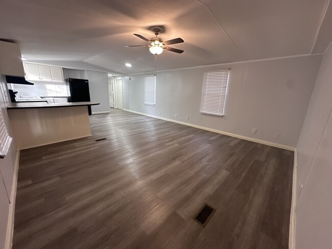 Building Photo - 9228 Sharyn Dr