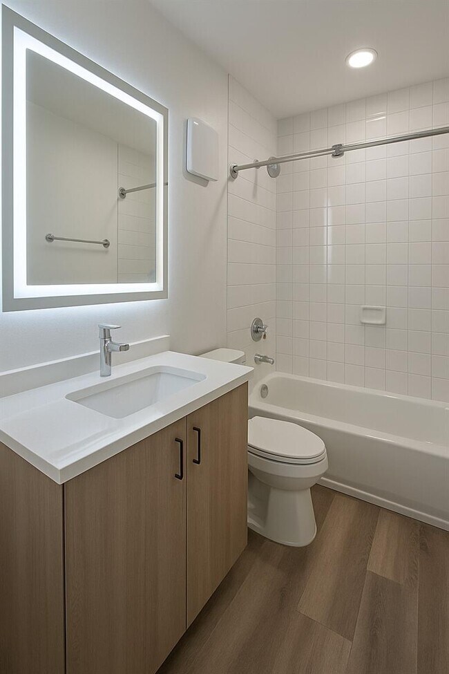 Foto del edificio - 1707 Village Blvd