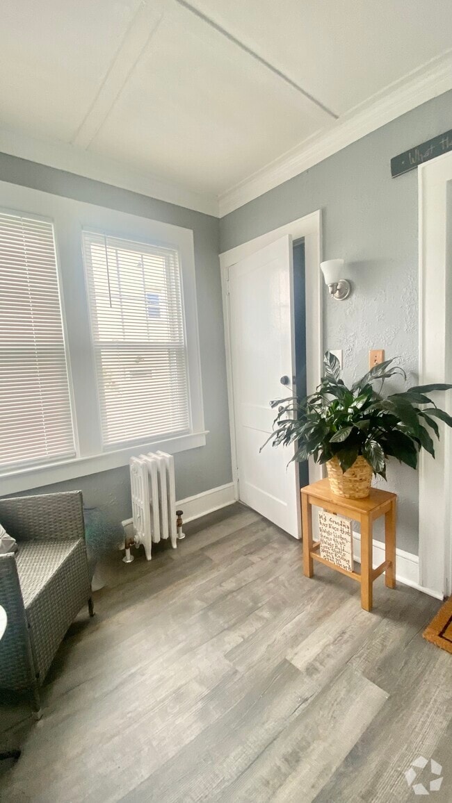 Apartments for Rent in Suffolk County, NY with Washer & Dryer 1,871
