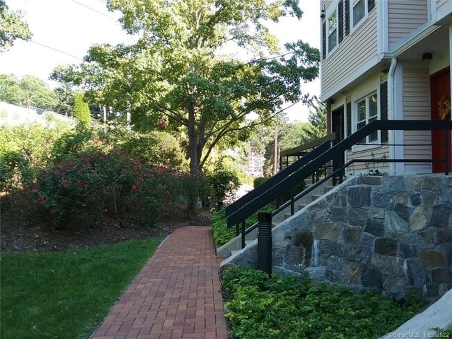 Building Photo - 45 Highland Rd