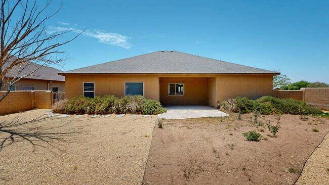 Foto del edificio - Spacious 4-Bed/3-Bath in Alamogordo, NM