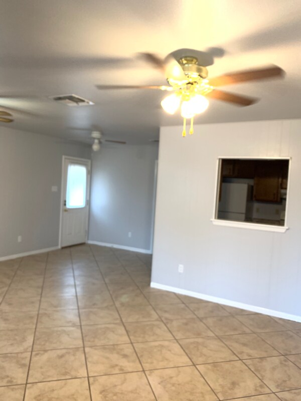 Foto del edificio - 325 Briarwood Dr