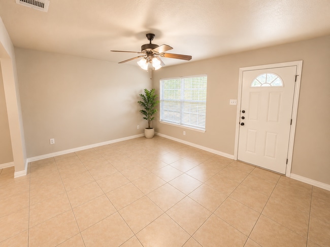 Building Photo - 512 Himes Dr
